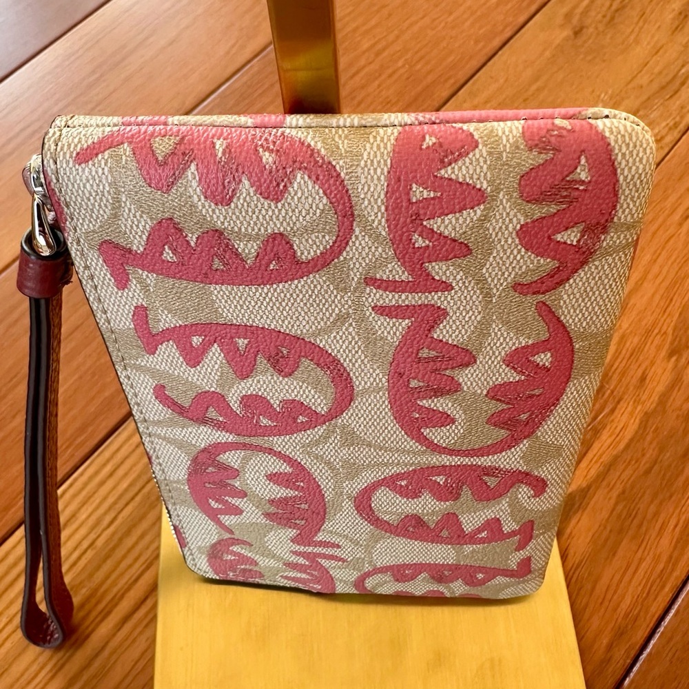 Coach Corner Zip Wristlet in Signature Canvas with Rexy by Guang Yu. NWT - Picture 7 of 14